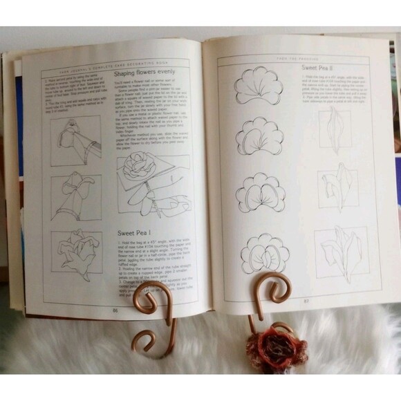 Farm Journals Complete Cake Decorating Book Hardcover 200 Recipes GOOD - Picture 2 of 5